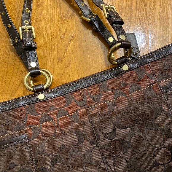 BNWT Coach Signature Tote - Picture 3 of 10